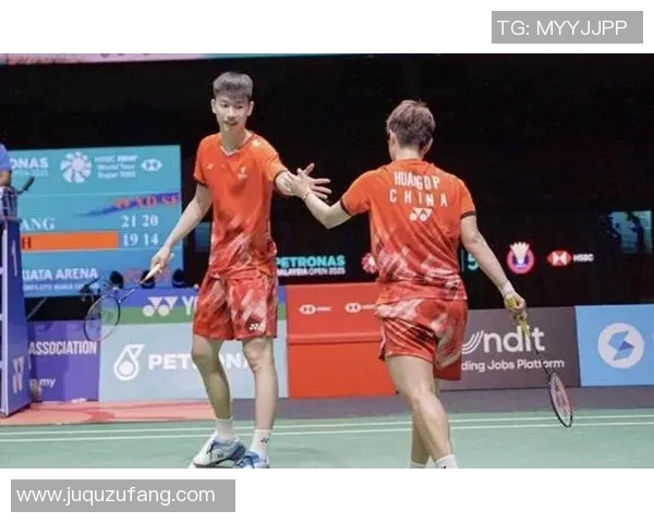 成都羽毛球队在冠军赛中的团队协作展现出色值得赞赏